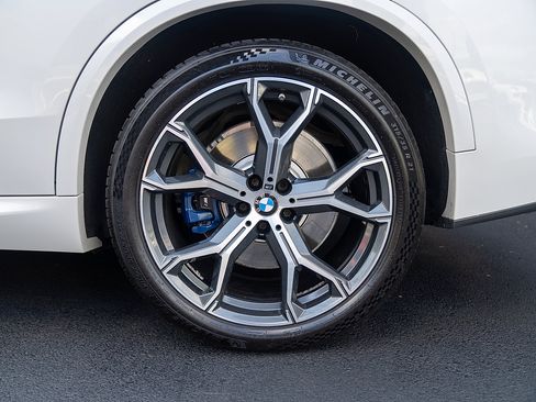 Used 2021 BMW X5 xDrive40i w/ M Sport Package AWD/4WD image 26