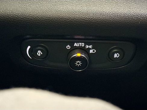 Used 2019 Chevrolet Traverse LT FWD image 11
