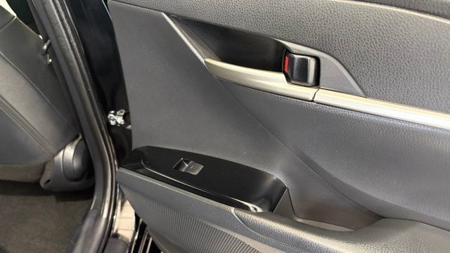 Used 2025 Toyota Camry SE FWD image 25