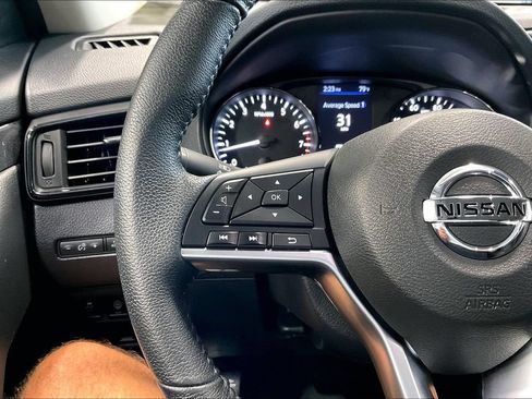 Used 2019 Nissan Rogue SV AWD/4WD image 12