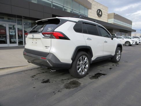 Used 2019 Toyota RAV4 Limited image 8