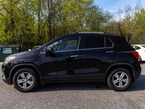 Used 2020 Chevrolet Trax LT w/ LT Convenience Package image 3