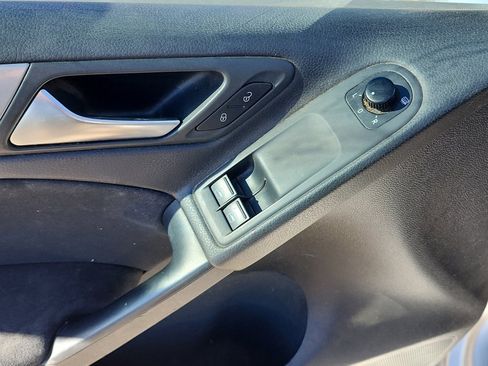 Used 2011 Volkswagen Golf TDI image 14