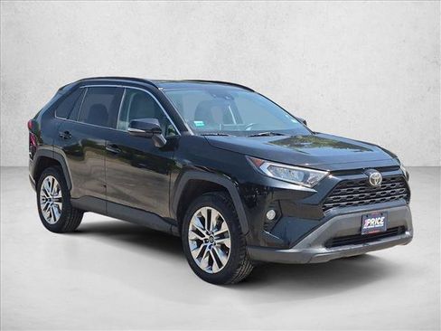 Used 2021 Toyota RAV4 XLE Premium AWD/4WD image 3