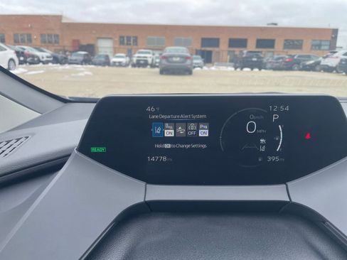 Used 2025 Toyota Prius LE image 40