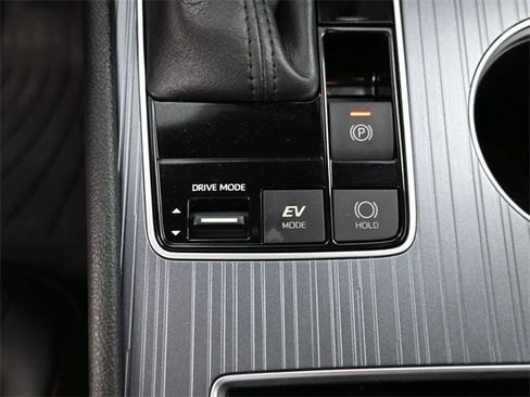 Used 2022 Toyota Sienna XSE image 27