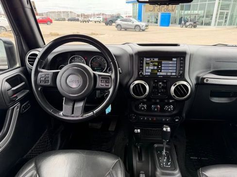 Used 2017 Jeep Wrangler Unlimited Sahara w/ Connectivity Group AWD/4WD image 29
