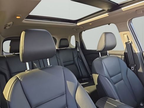 Used 2025 Nissan Rogue SL w/ SL Premium Package image 22