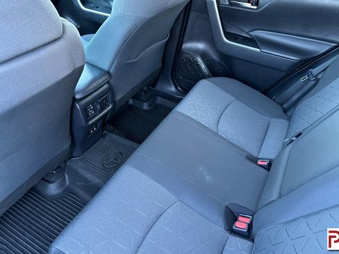 Used 2020 Toyota RAV4 XLE image 13