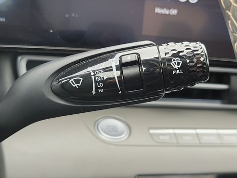 Used 2025 Hyundai Elantra SEL FWD image 25