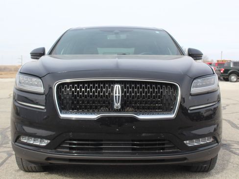 Used 2022 Lincoln Nautilus Reserve w/ Equipment Group 202A image 6