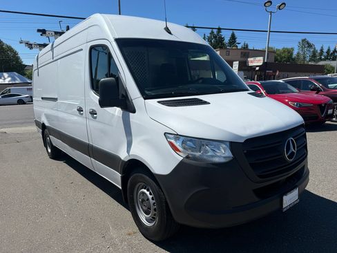 Used 2021 Mercedes-Benz Sprinter 2500 w/ Driver Convenience Package image 4