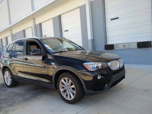 Used 2017 BMW X3 sDrive28i image 3