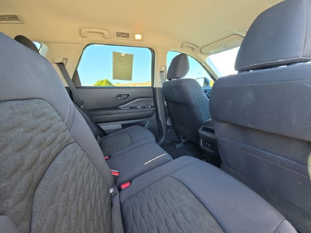 Used 2025 Nissan Pathfinder S FWD image 27