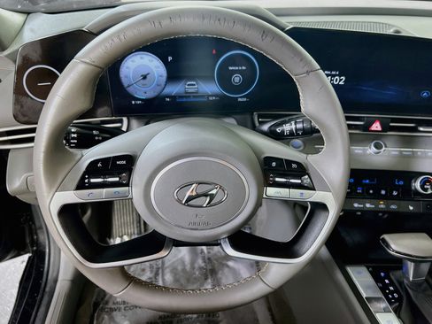 Used 2023 Hyundai Elantra SEL w/ Convenience Package FWD image 11