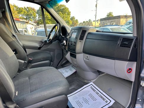 Used 2018 Mercedes-Benz Sprinter 2500 image 13
