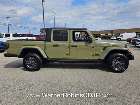New 2025 Jeep Gladiator Sport image 13