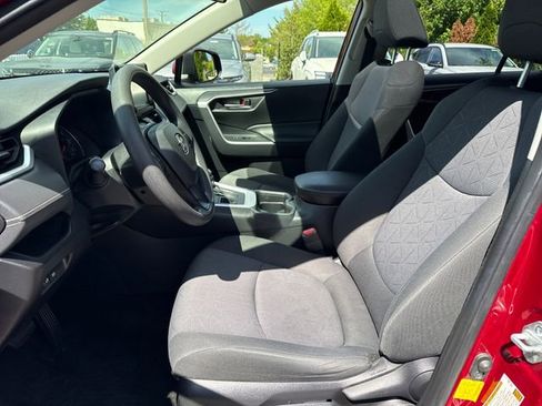Used 2019 Toyota RAV4 XLE w/ All Weather Liner Package AWD/4WD image 9