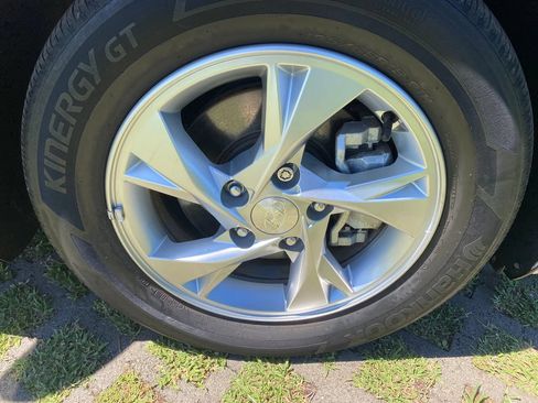 Used 2023 Hyundai Elantra SE w/ Preferred Accessory Package FWD image 9