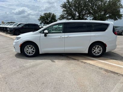 Used 2023 Chrysler Pacifica Touring-L
