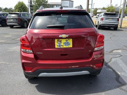 Used 2018 Chevrolet Trax LT w/ Sun & Sound Package FWD image 8