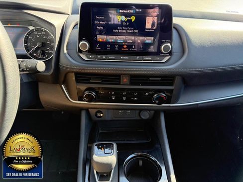 Used 2024 Nissan Rogue S image 17