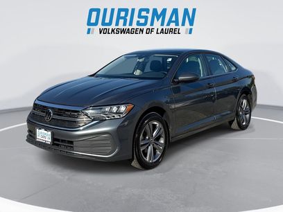 Used 2023 Volkswagen Jetta SE w/ Panoramic Sunroof Package