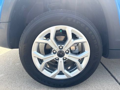 Used 2025 Jeep Compass Latitude AWD/4WD image 10