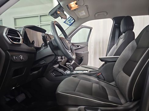 Certified 2024 Chevrolet TrailBlazer LT w/ LT Cold Weather Package FWD image 18