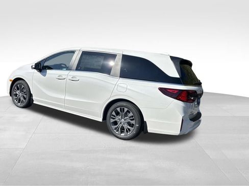 New 2026 Honda Odyssey Touring image 4
