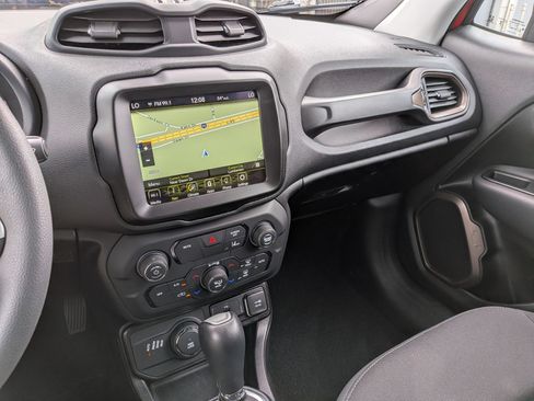 Used 2023 Jeep Renegade Latitude AWD/4WD image 21