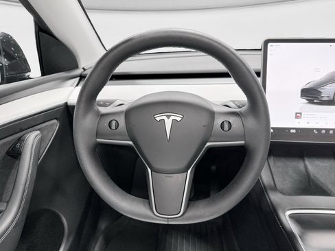 Used 2025 Tesla Model Y Long Range AWD/4WD image 7