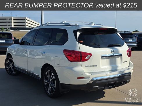 Used 2020 Nissan Pathfinder Platinum FWD image 3
