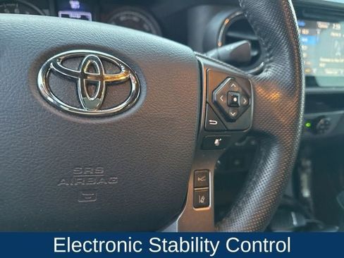 Used 2018 Toyota Tacoma TRD Sport image 18