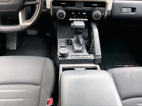 Certified 2024 Toyota Tacoma TRD Off-Road AWD/4WD image 17