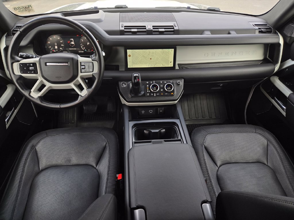 Used 2024 Land Rover Defender 110 X-Dynamic SE AWD/4WD image 17