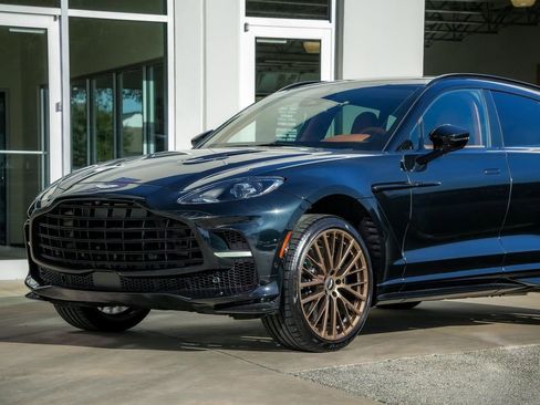 New 2026 Aston Martin DBX 707 image 8