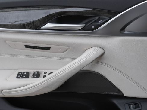 Certified 2023 BMW 540i w/ Executive Package image 16