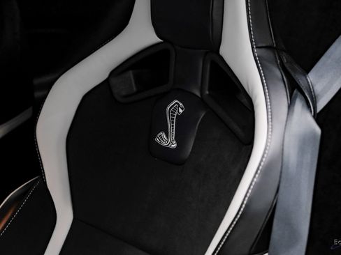 Used 2021 Ford Mustang Shelby GT500 w/ Carbon Fiber Track Pack image 44