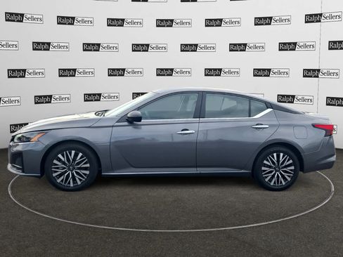 Used 2025 Nissan Altima 2.5 SV FWD image 3