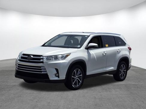 Used 2019 Toyota Highlander XLE FWD image 5