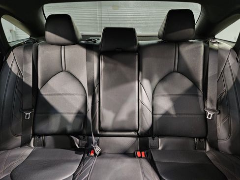 Used 2022 Toyota Avalon Limited image 13