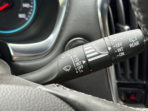 Used 2023 Chevrolet Traverse LT image 38