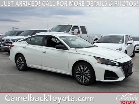 Used 2025 Nissan Altima 2.5 SV FWD image 1