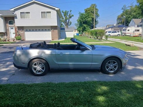 Used 2012 Ford Mustang Convertible RWD image 5