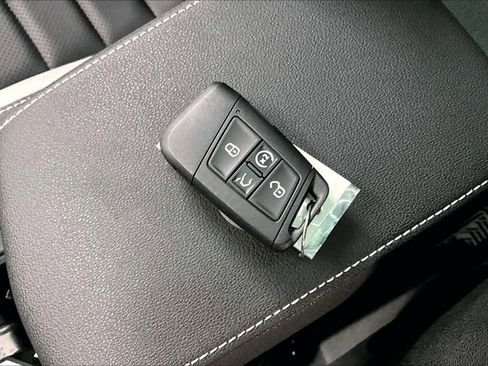 New 2026 Volkswagen Taos SEL image 35