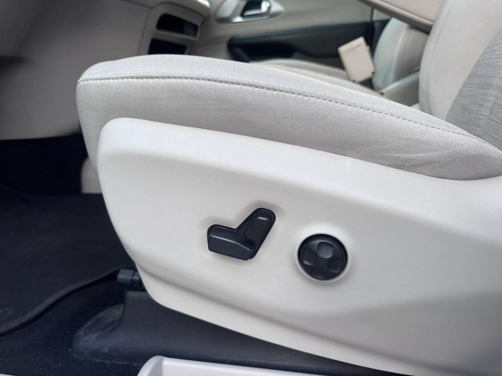 Used 2019 Chrysler Pacifica Touring Plus FWD image 23