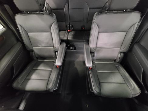 Used 2025 GMC Yukon XL Denali AWD/4WD image 24