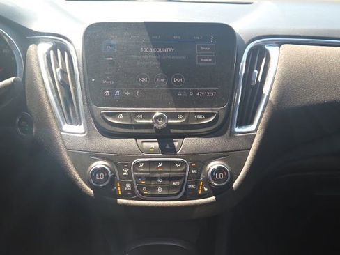 Used 2020 Chevrolet Malibu LT FWD image 26