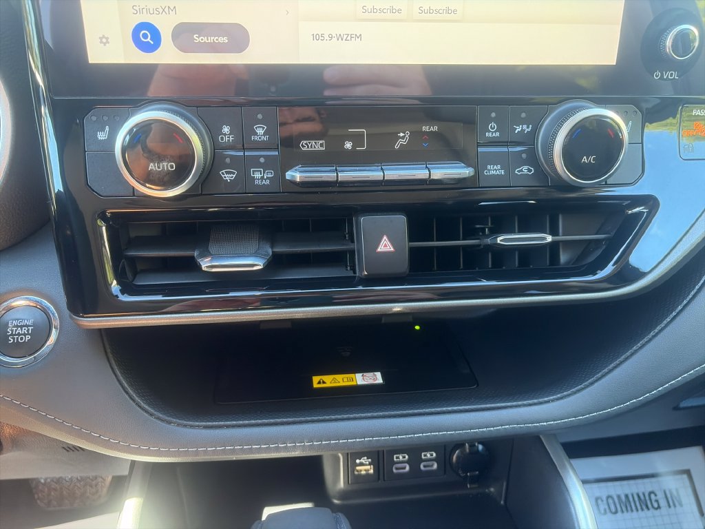 Used 2023 Toyota Highlander XLE AWD/4WD image 18